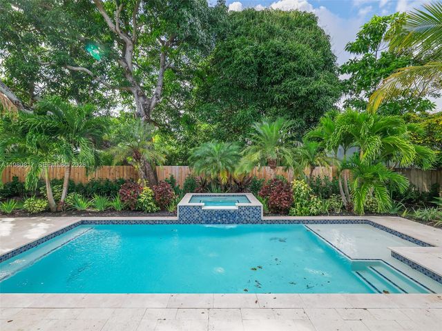 11412 NE 8th Ave, Biscayne Park, FL 33161