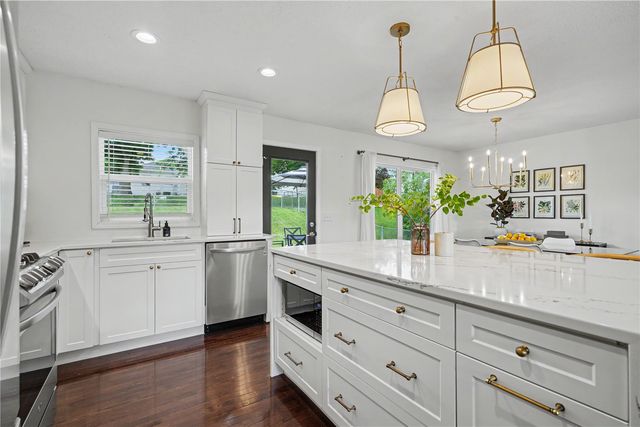 221 Windsor Drive NE, Cedar Rapids, IA 52402