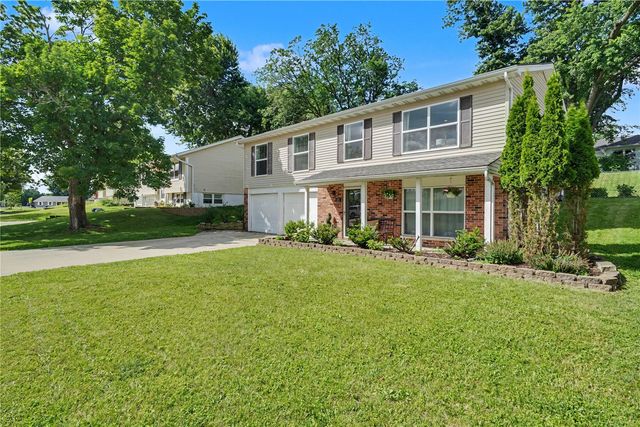 221 Windsor Drive NE, Cedar Rapids, IA 52402