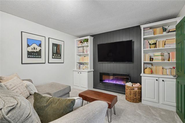 221 Windsor Drive NE, Cedar Rapids, IA 52402