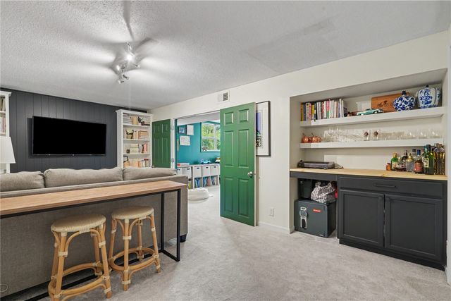 221 Windsor Drive NE, Cedar Rapids, IA 52402