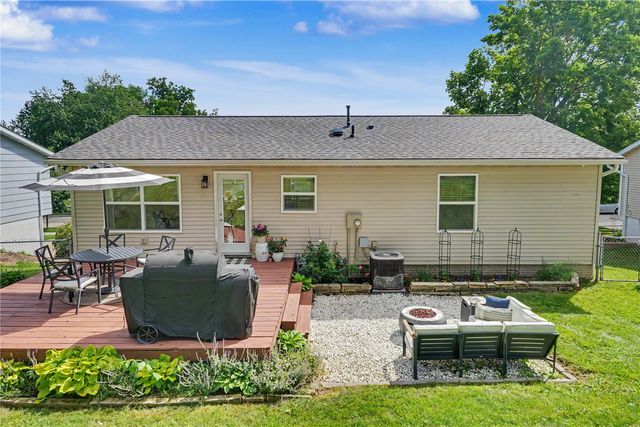 221 Windsor Drive NE, Cedar Rapids, IA 52402