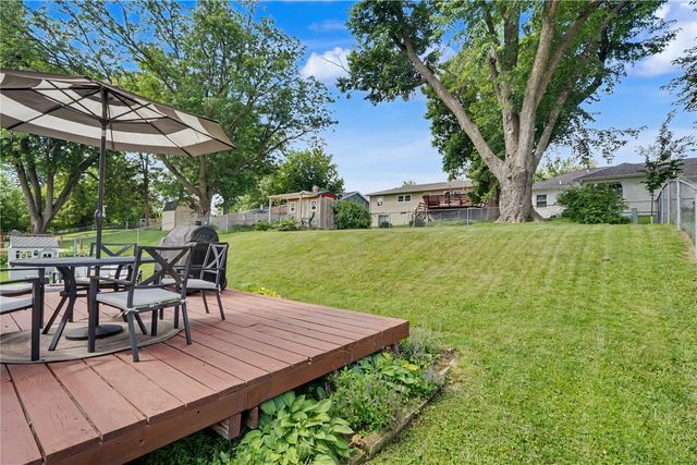 221 Windsor Drive NE, Cedar Rapids, IA 52402