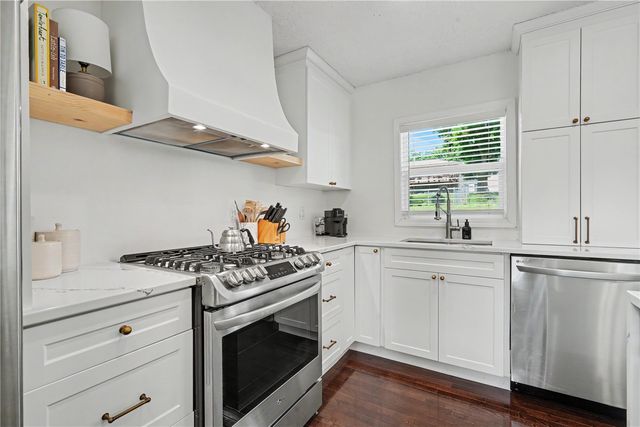 221 Windsor Drive NE, Cedar Rapids, IA 52402