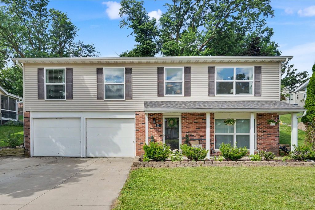 221 Windsor Drive NE, Cedar Rapids, IA 52402