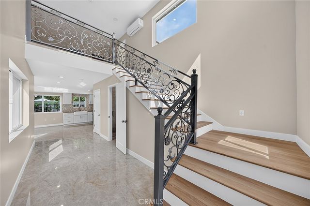 61 Sparrowhawk, Irvine, CA 92604