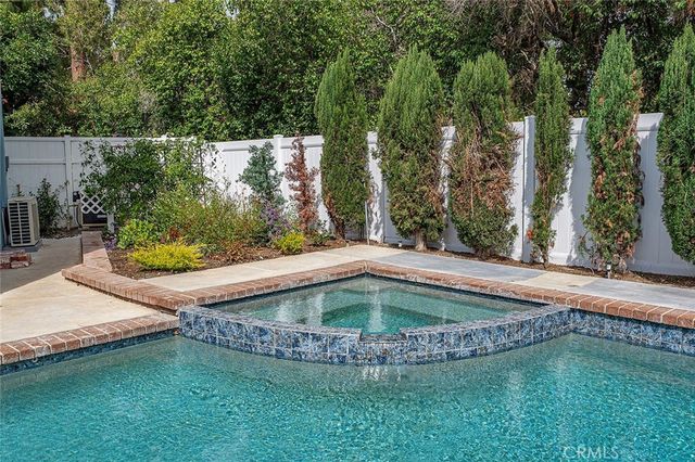 61 Sparrowhawk, Irvine, CA 92604