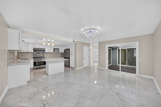 61 Sparrowhawk, Irvine, CA 92604