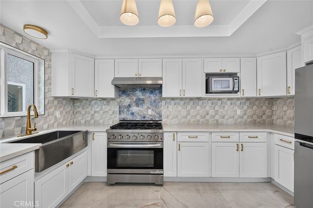 61 Sparrowhawk, Irvine, CA 92604