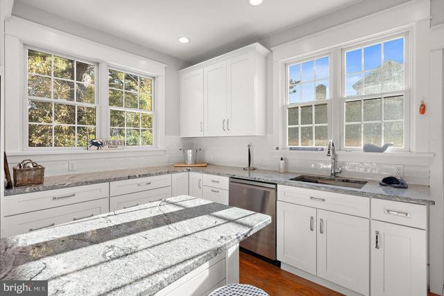 112 8TH ST E, Beach Haven, NJ 08008