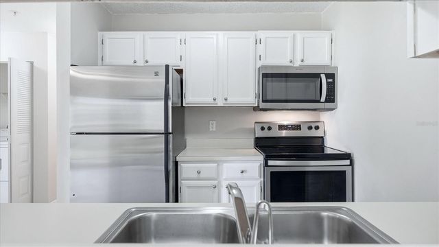 4033 CROCKERS LAKE BOULEVARD 28, Sarasota, FL 34238