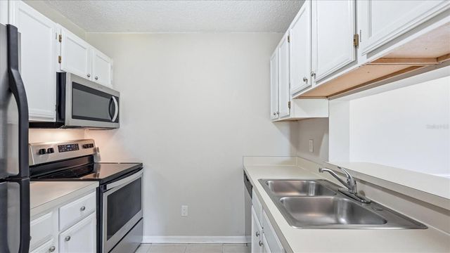 4033 CROCKERS LAKE BOULEVARD 28, Sarasota, FL 34238