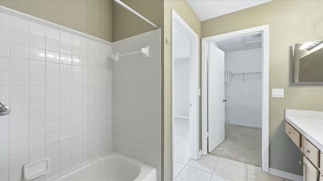 4033 CROCKERS LAKE BOULEVARD 28, Sarasota, FL 34238