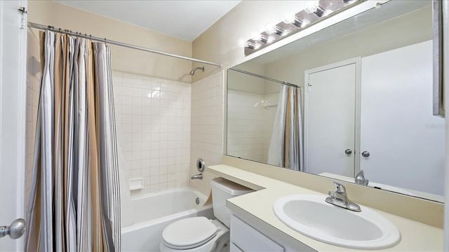 4033 CROCKERS LAKE BOULEVARD 28, Sarasota, FL 34238