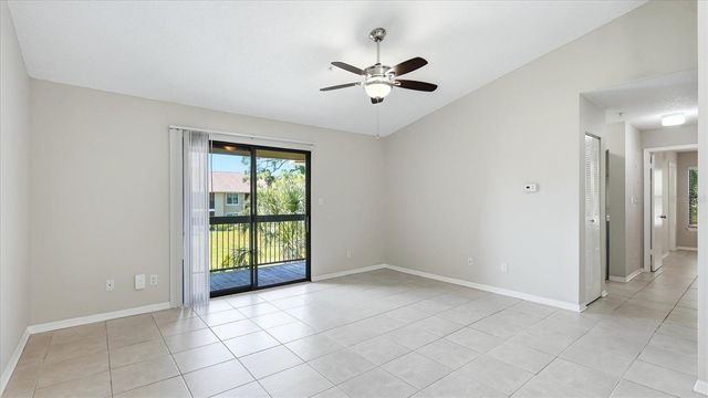 4033 CROCKERS LAKE BOULEVARD 28, Sarasota, FL 34238