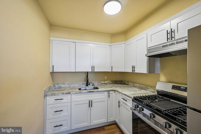 6844 MARSHALL RD, Upper Darby, PA 19082