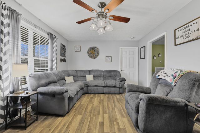 106 Kristen Dr, Lafayette, TN 37083