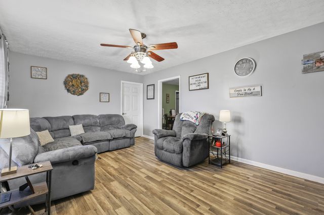 106 Kristen Dr, Lafayette, TN 37083