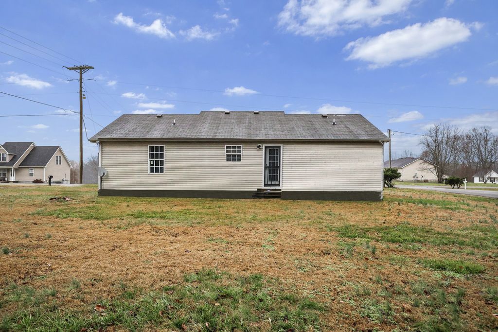 106 Kristen Dr, Lafayette, TN 37083