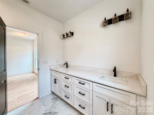 487 S 8th Avenue, Maiden, NC 28650