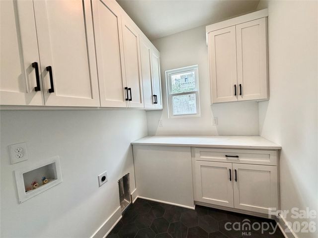 487 S 8th Avenue, Maiden, NC 28650