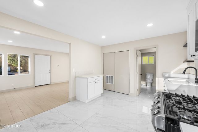 1814 E Avenue Q-11, Palmdale, CA 93550