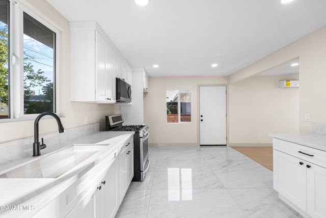 1814 E Avenue Q-11, Palmdale, CA 93550