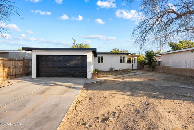 1814 E Avenue Q-11, Palmdale, CA 93550