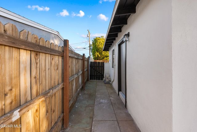 1814 E Avenue Q-11, Palmdale, CA 93550