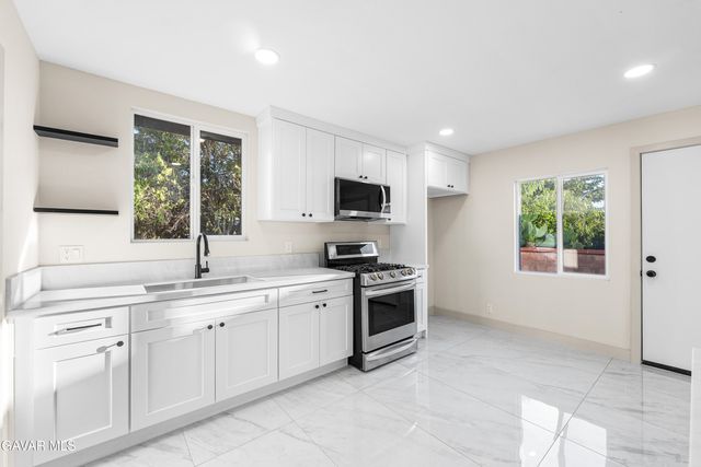 1814 E Avenue Q-11, Palmdale, CA 93550