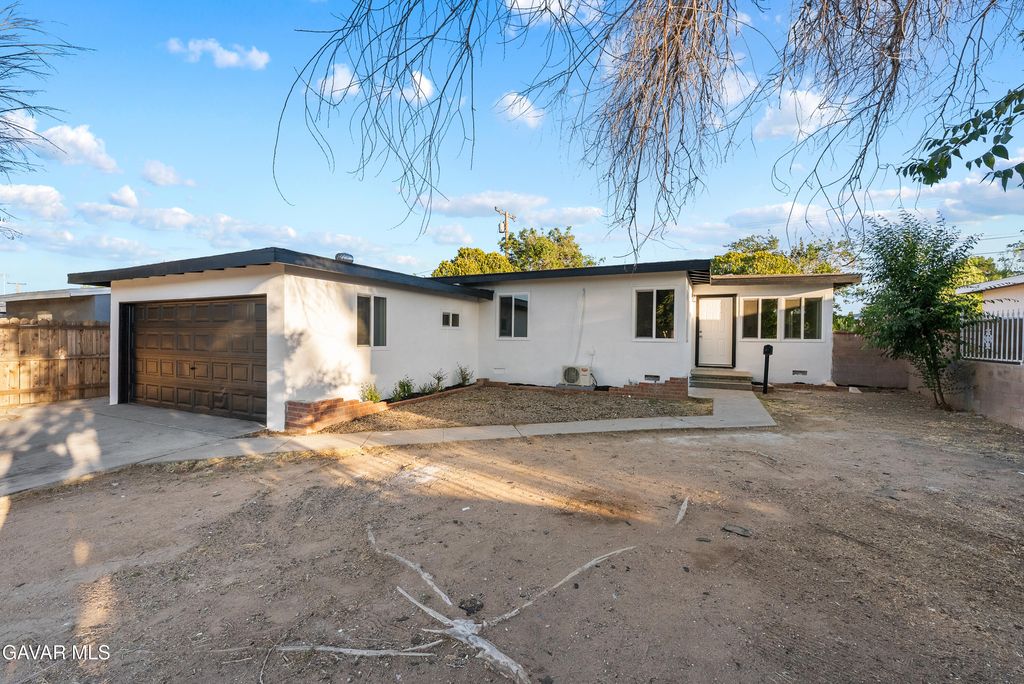 1814 E Avenue Q-11, Palmdale, CA 93550