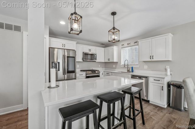 340 Dover Road, Waterford Charter Township, MI 48328