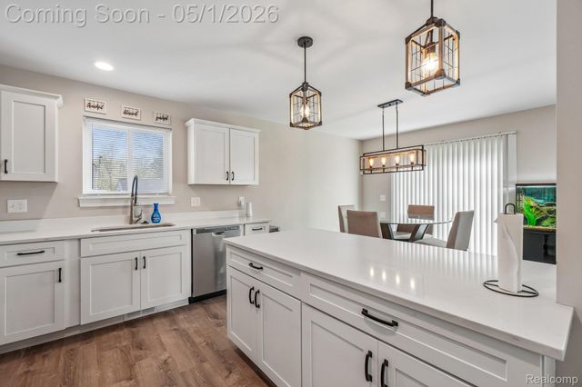 340 Dover Road, Waterford Charter Township, MI 48328