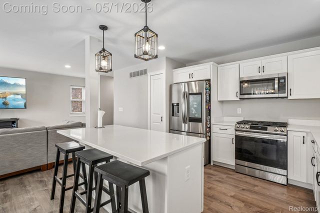 340 Dover Road, Waterford Charter Township, MI 48328