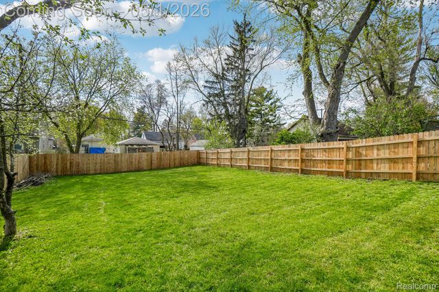 340 Dover Road, Waterford Charter Township, MI 48328