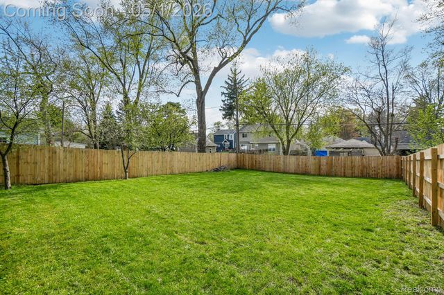 340 Dover Road, Waterford Charter Township, MI 48328