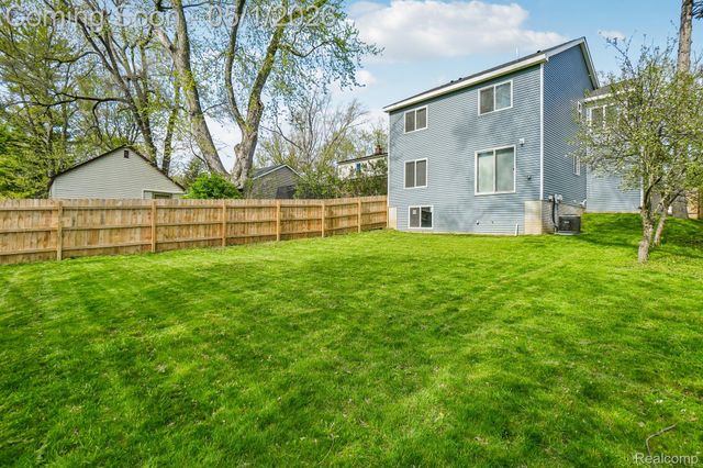 340 Dover Road, Waterford Charter Township, MI 48328