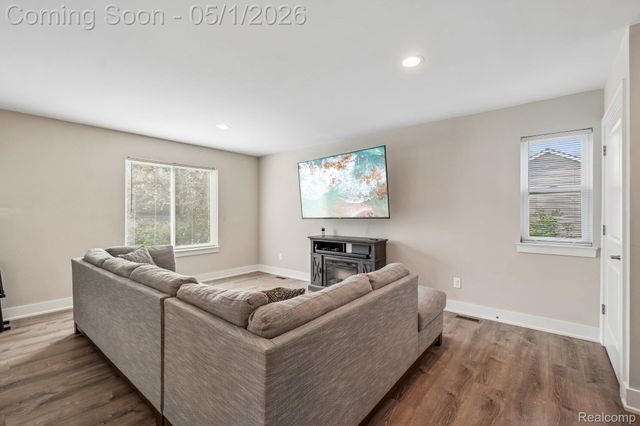 340 Dover Road, Waterford Charter Township, MI 48328