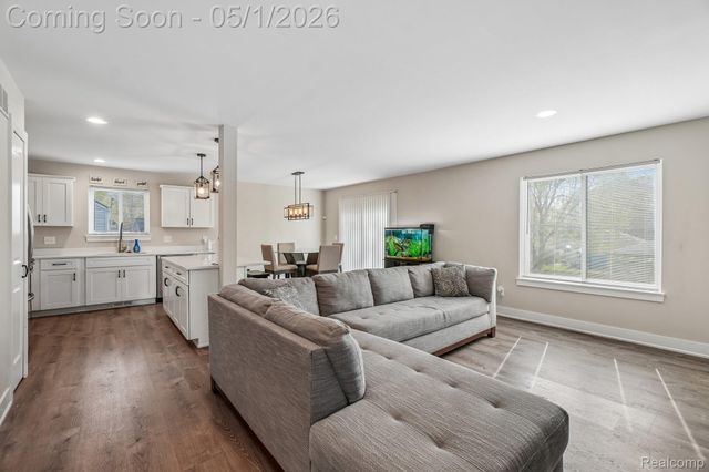 340 Dover Road, Waterford Charter Township, MI 48328