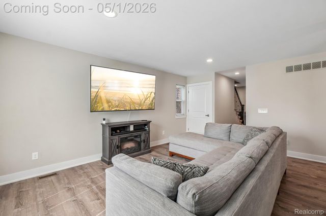 340 Dover Road, Waterford Charter Township, MI 48328