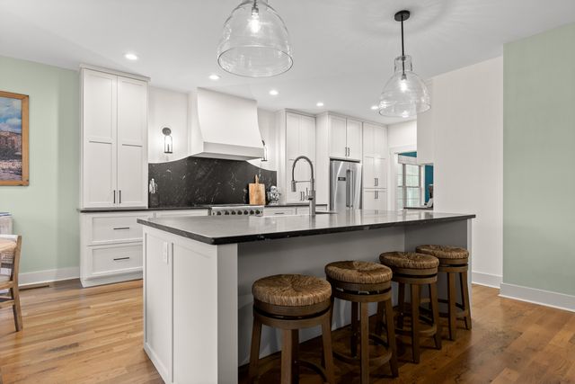3520 Sweetshrub Way, Signal Mountain, TN 37377