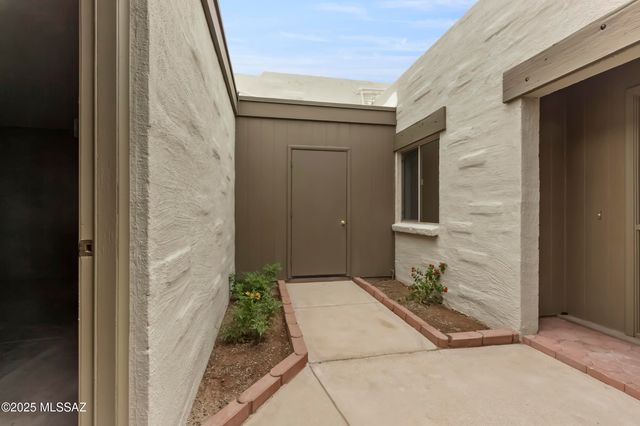 7413 E Wandering Road, Tucson, AZ 85750