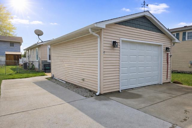 5027 E Woodland Drive, Knox, IN 46534