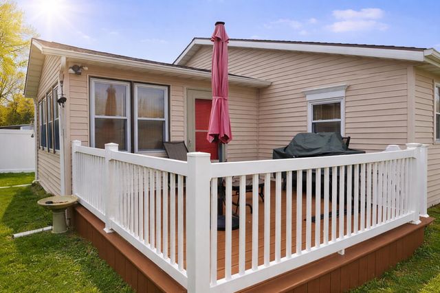 5027 E Woodland Drive, Knox, IN 46534