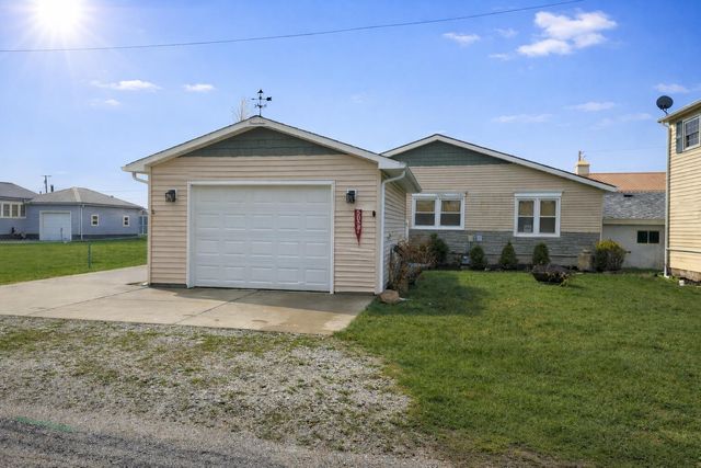 5027 E Woodland Drive, Knox, IN 46534