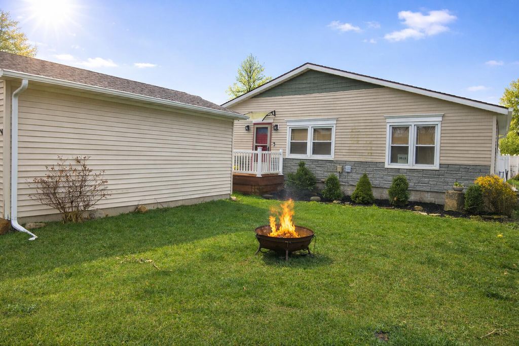 5027 E Woodland Drive, Knox, IN 46534