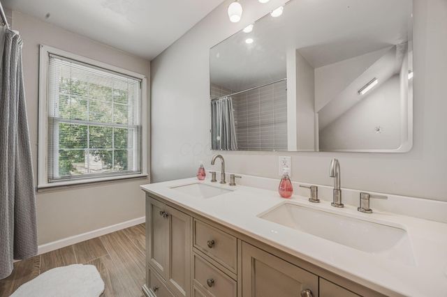 1829 Surrey Place, Columbus, OH 43219