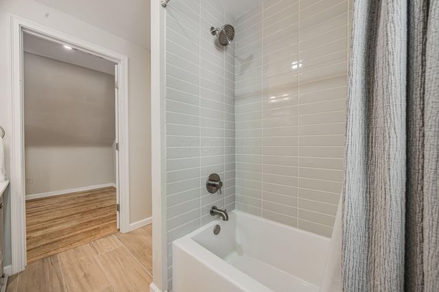 1829 Surrey Place, Columbus, OH 43219