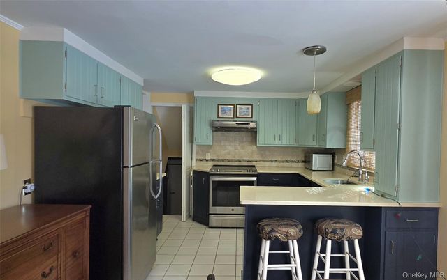 30 Tappen Drive, Melville, NY 11747