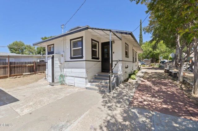 208 W Oak View Avenue, Oak View, CA 93022